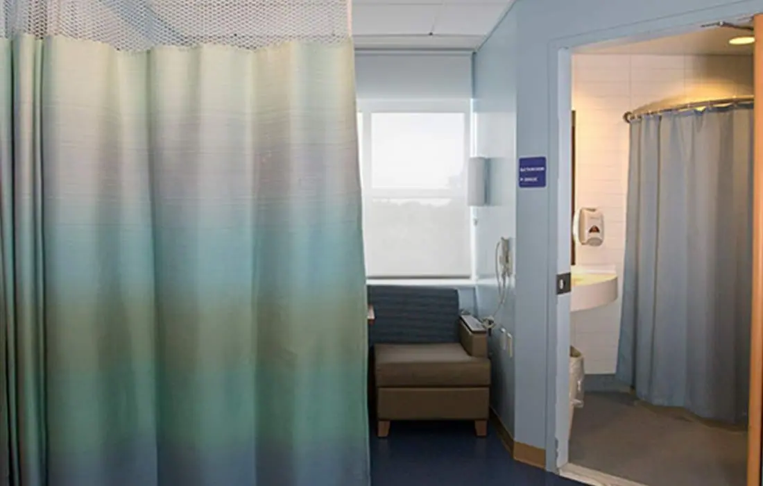 You are currently viewing Why Disposable Hospital Curtains Are Revolutionizing Infection Control?